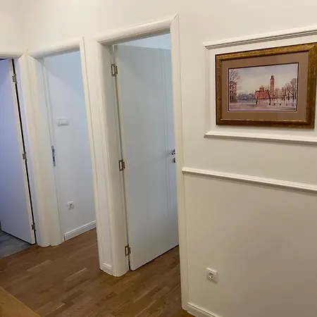 Zeus Apartment *